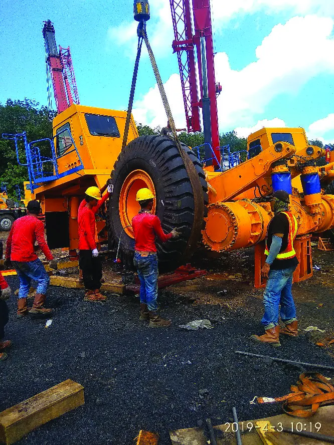 Field maintenance crane lift
